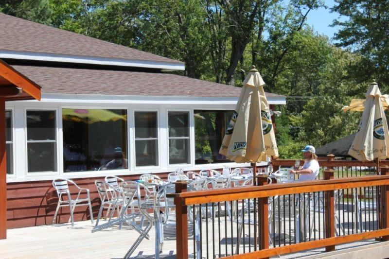 Red Umbrella Inn Minden Hills Bagian luar foto