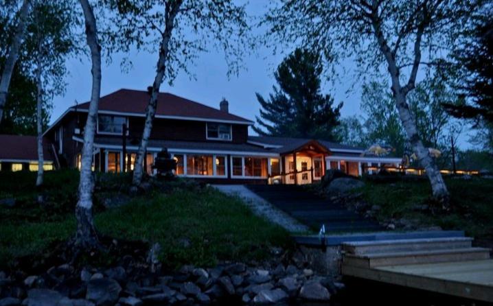 Red Umbrella Inn Minden Hills Bagian luar foto