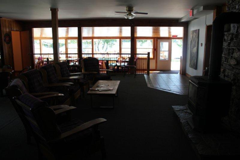 Red Umbrella Inn Minden Hills Bagian luar foto